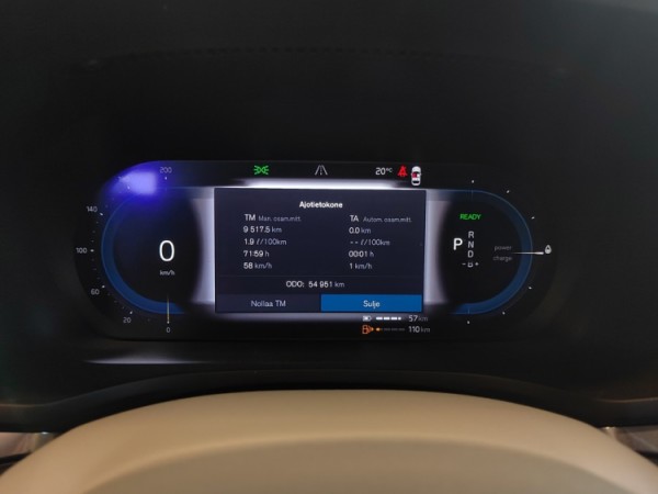 Esittelykuva VOLVO V60 lataushybridiautosta.