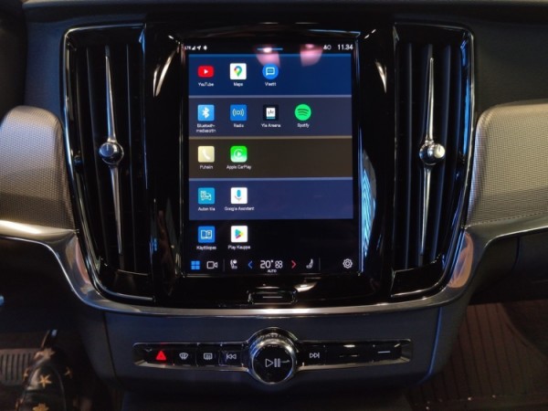 Esittelykuva VOLVO V90 lataushybridiautosta.