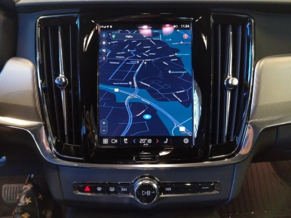Esittelykuva VOLVO V90 lataushybridiautosta.