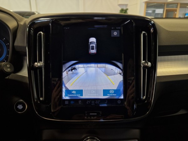 Esittelykuva VOLVO XC40 bensiiniautosta.