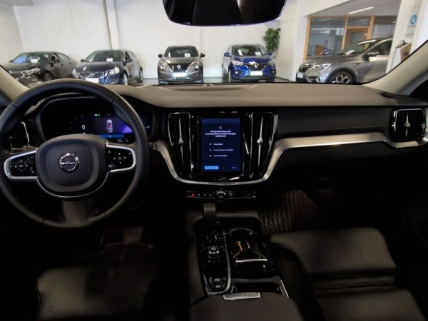 Esittelykuva VOLVO V60 lataushybridiautosta.