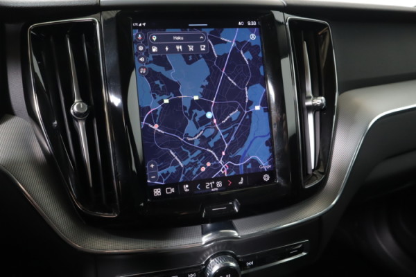Esittelykuva VOLVO XC60 lataushybridiautosta.