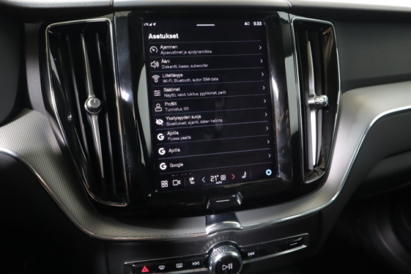 Esittelykuva VOLVO XC60 lataushybridiautosta.