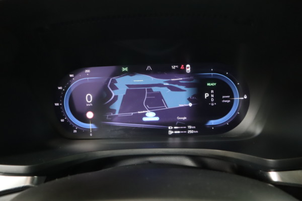 Esittelykuva VOLVO V60 lataushybridiautosta.