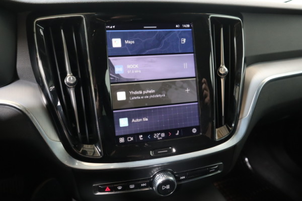 Esittelykuva VOLVO V60 lataushybridiautosta.