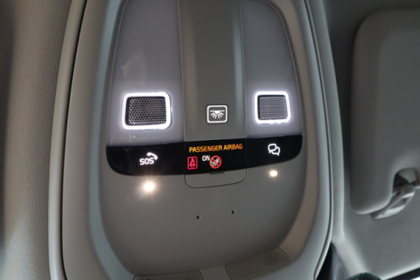 Esittelykuva VOLVO V60 lataushybridiautosta.
