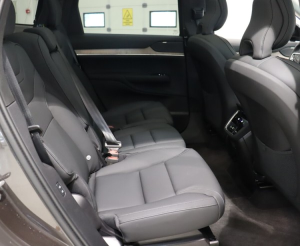 Esittelykuva VOLVO EX90 täyssähköautosta.