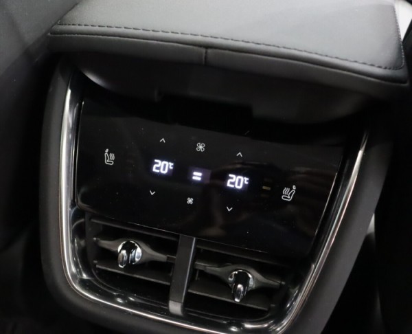 Esittelykuva VOLVO EX90 täyssähköautosta.