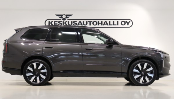 Esittelykuva VOLVO EX90 täyssähköautosta.