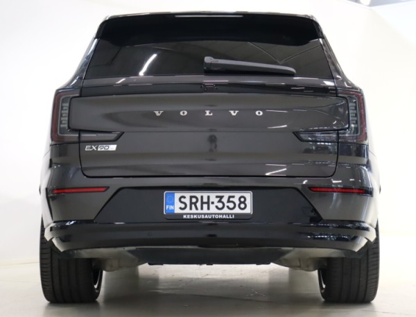 Esittelykuva VOLVO EX90 täyssähköautosta.