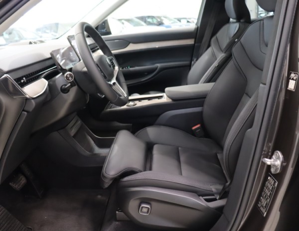 Esittelykuva VOLVO EX90 täyssähköautosta.