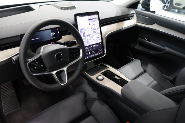 Esittelykuva VOLVO EX90 täyssähköautosta.