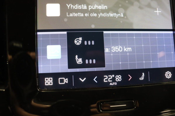 Esittelykuva VOLVO XC40 täyssähköautosta.