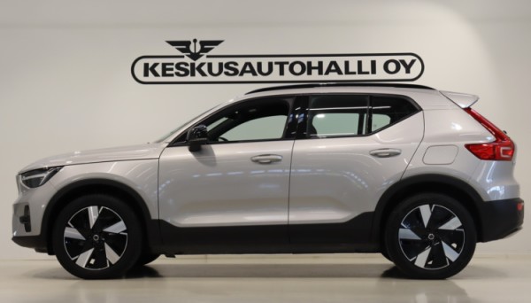 Esittelykuva VOLVO XC40 täyssähköautosta.
