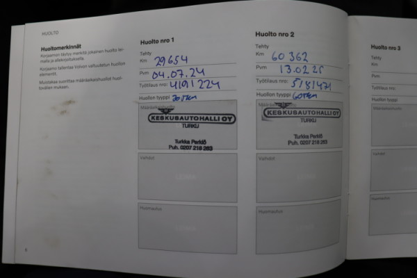 Esittelykuva VOLVO XC40 täyssähköautosta.