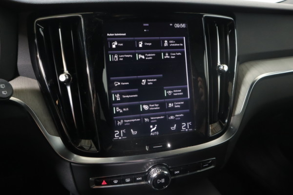 Esittelykuva VOLVO V60 lataushybridiautosta.