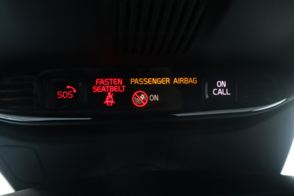 Esittelykuva VOLVO V60 lataushybridiautosta.