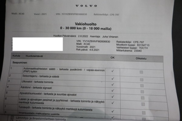 Esittelykuva VOLVO XC40 lataushybridiautosta.