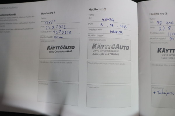 Esittelykuva VOLVO XC60 lataushybridiautosta.