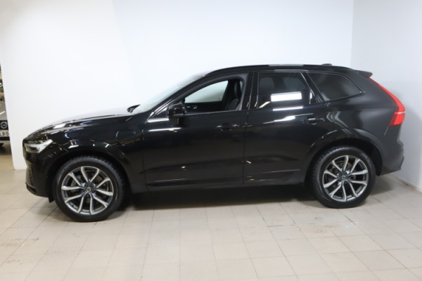 Esittelykuva VOLVO XC60 lataushybridiautosta.