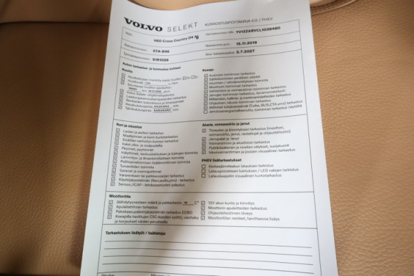Esittelykuva VOLVO V60 CROSS COUNTRY dieselautosta.
