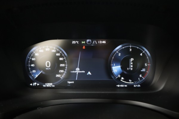 Esittelykuva VOLVO V60 dieselautosta.