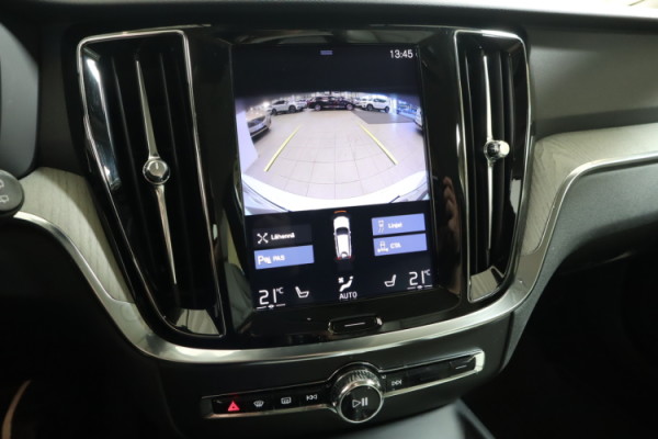 Esittelykuva VOLVO V60 dieselautosta.