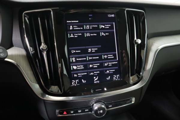 Esittelykuva VOLVO V60 dieselautosta.