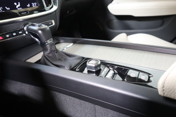 Esittelykuva VOLVO V60 dieselautosta.