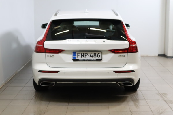 Esittelykuva VOLVO V60 dieselautosta.
