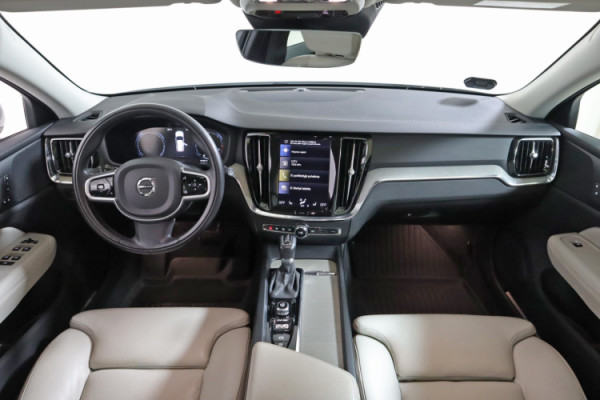 Esittelykuva VOLVO V60 dieselautosta.