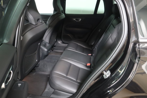 Esittelykuva VOLVO V60 dieselautosta.