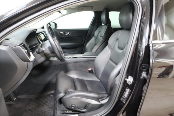 Esittelykuva VOLVO V60 dieselautosta.
