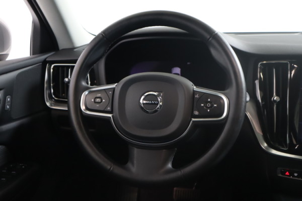 Esittelykuva VOLVO V60 bensiiniautosta.