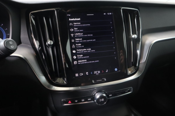 Esittelykuva VOLVO V60 bensiiniautosta.