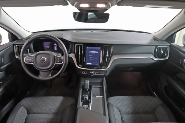 Esittelykuva VOLVO V60 bensiiniautosta.