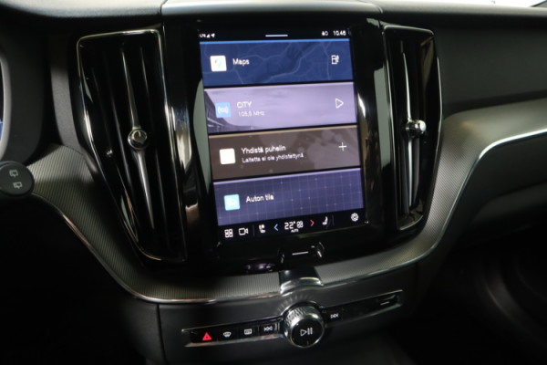 Esittelykuva VOLVO XC60 lataushybridiautosta.