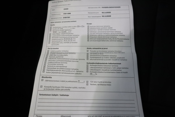 Esittelykuva VOLVO EX30 täyssähköautosta.