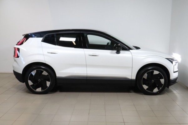 Esittelykuva VOLVO EX30 täyssähköautosta.
