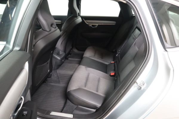 Esittelykuva VOLVO S90 dieselautosta.