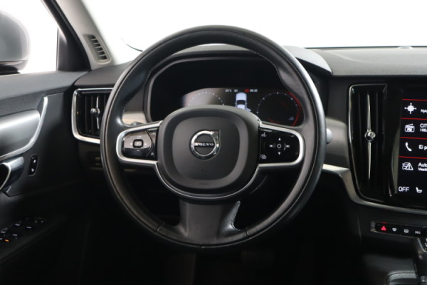 Esittelykuva VOLVO S90 dieselautosta.