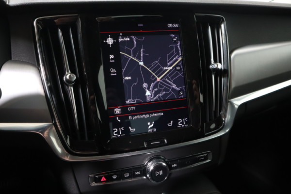 Esittelykuva VOLVO S90 dieselautosta.