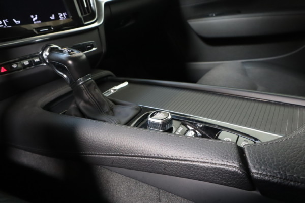 Esittelykuva VOLVO S90 dieselautosta.