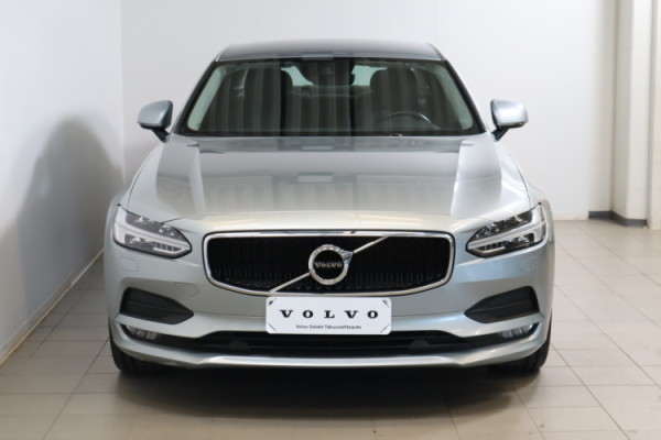 Esittelykuva VOLVO S90 dieselautosta.