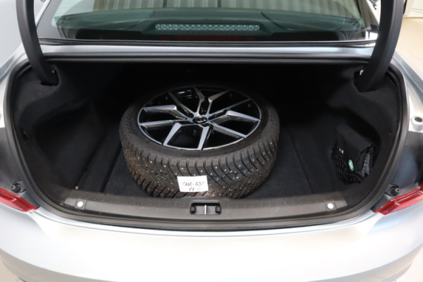 Esittelykuva VOLVO S90 dieselautosta.