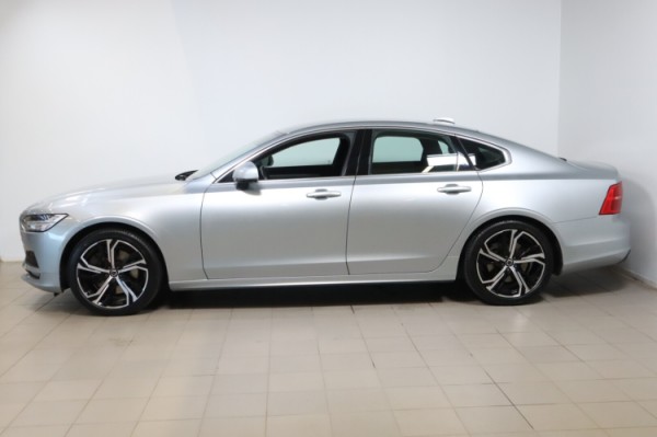 Esittelykuva VOLVO S90 dieselautosta.