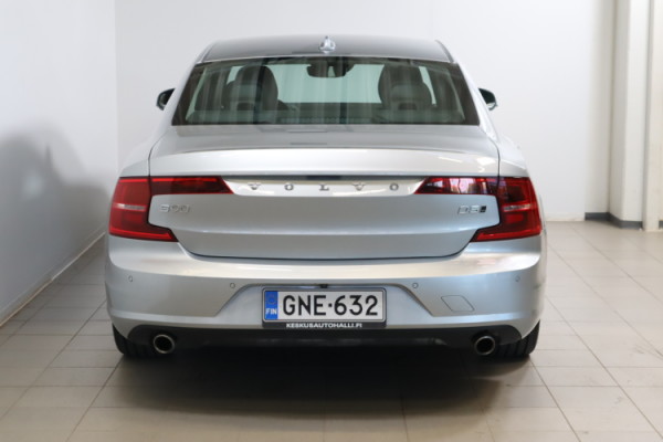 Esittelykuva VOLVO S90 dieselautosta.