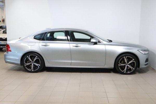 Esittelykuva VOLVO S90 dieselautosta.