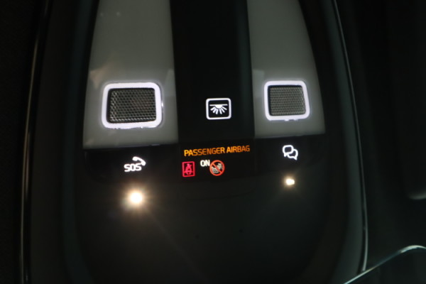 Esittelykuva VOLVO XC40 täyssähköautosta.