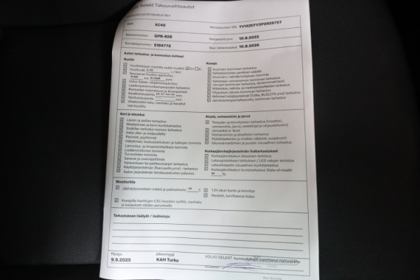 Esittelykuva VOLVO XC40 täyssähköautosta.